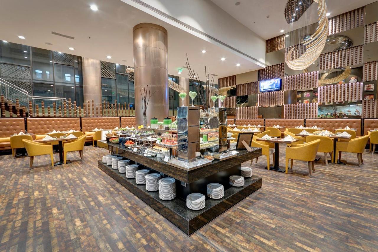 Holiday Inn Kolkata Airport, an IHG Hotel Bagian luar foto The restaurant