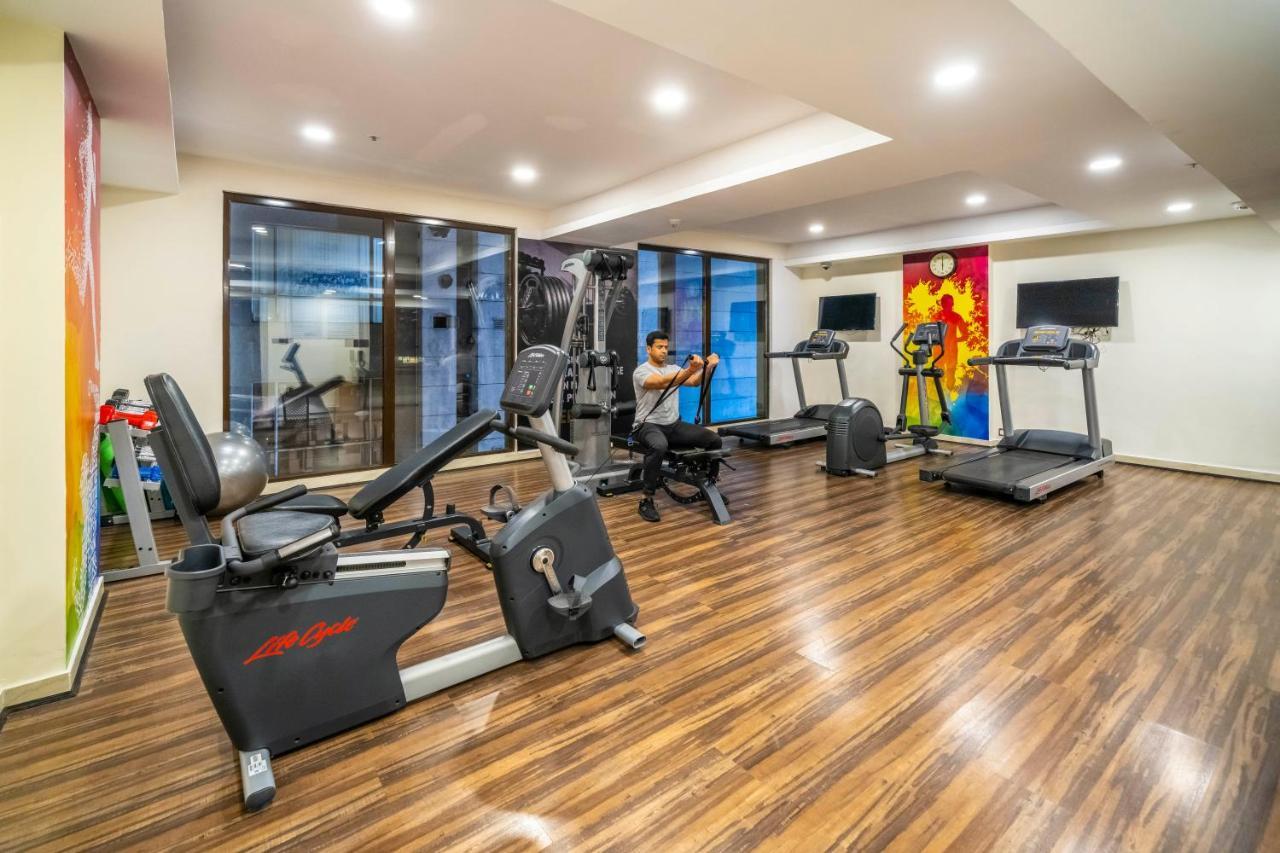 Holiday Inn Kolkata Airport, an IHG Hotel Bagian luar foto Fitness Centre