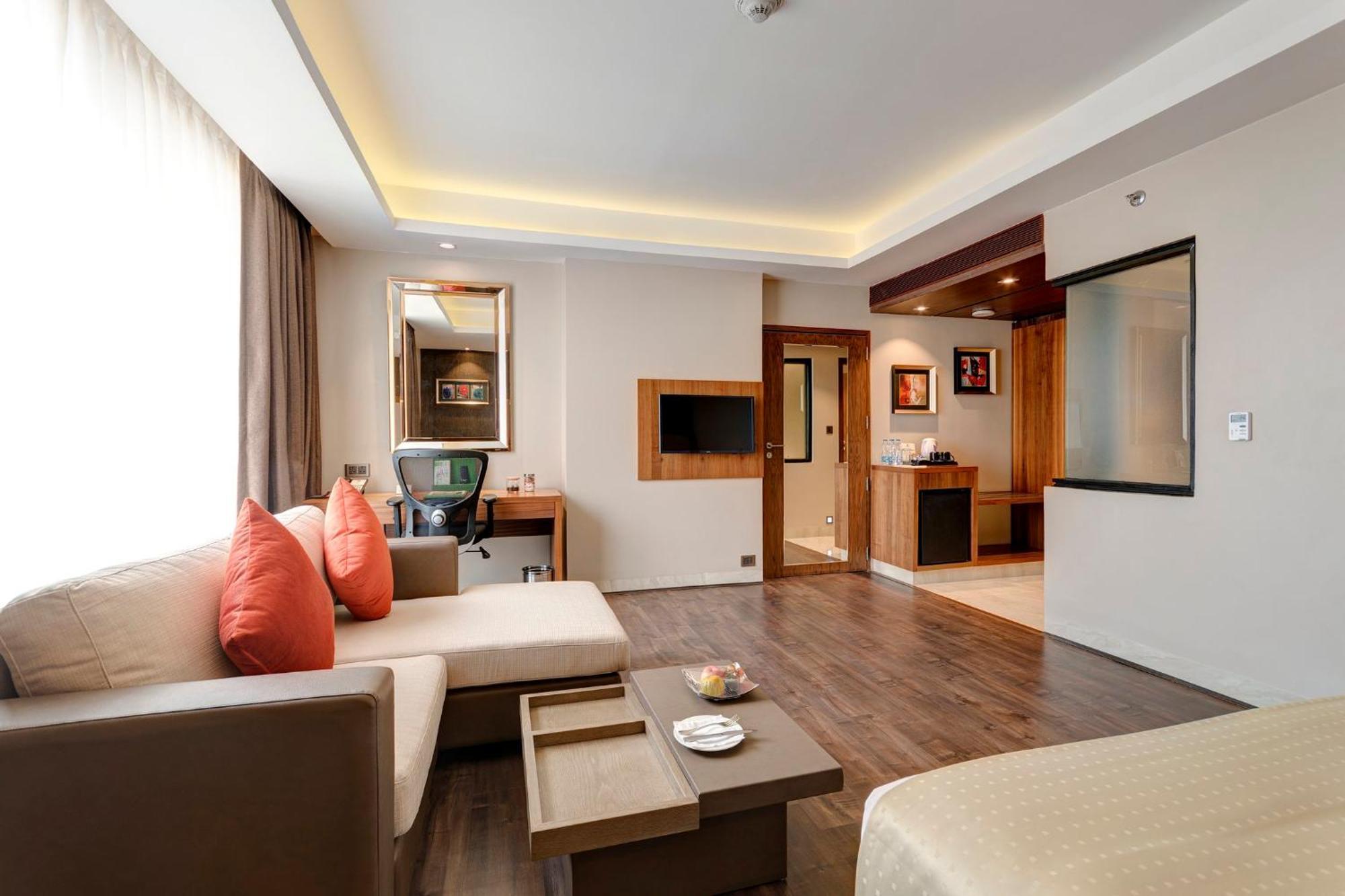 Holiday Inn Kolkata Airport, an IHG Hotel Bagian luar foto Suite