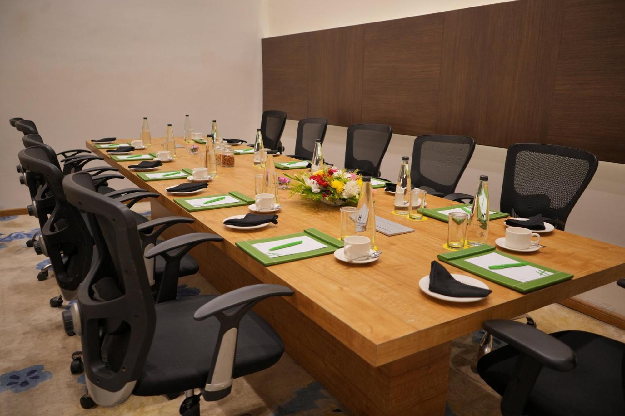 Holiday Inn Kolkata Airport, an IHG Hotel Bagian luar foto